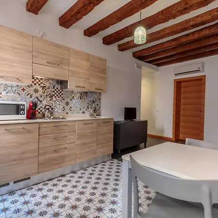 아파트 Rialto Bridge! Comodo In Centro - 2 *